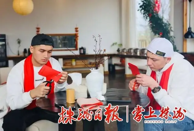 外国友人在渌口过新年，感受浓浓年味。