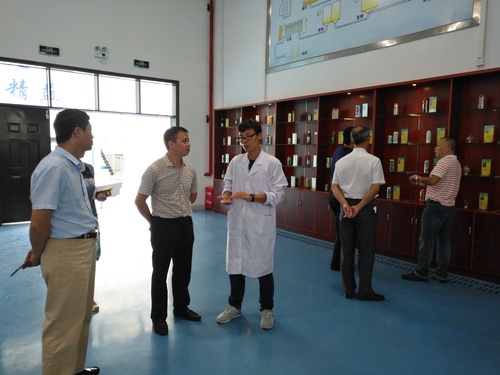 参观啤酒生产车间