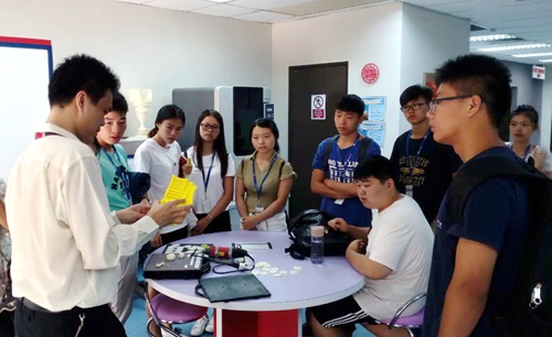 进行学术交流 进行学术交流