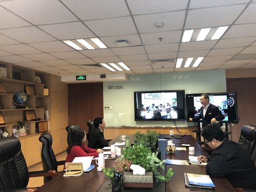 友好洽谈中