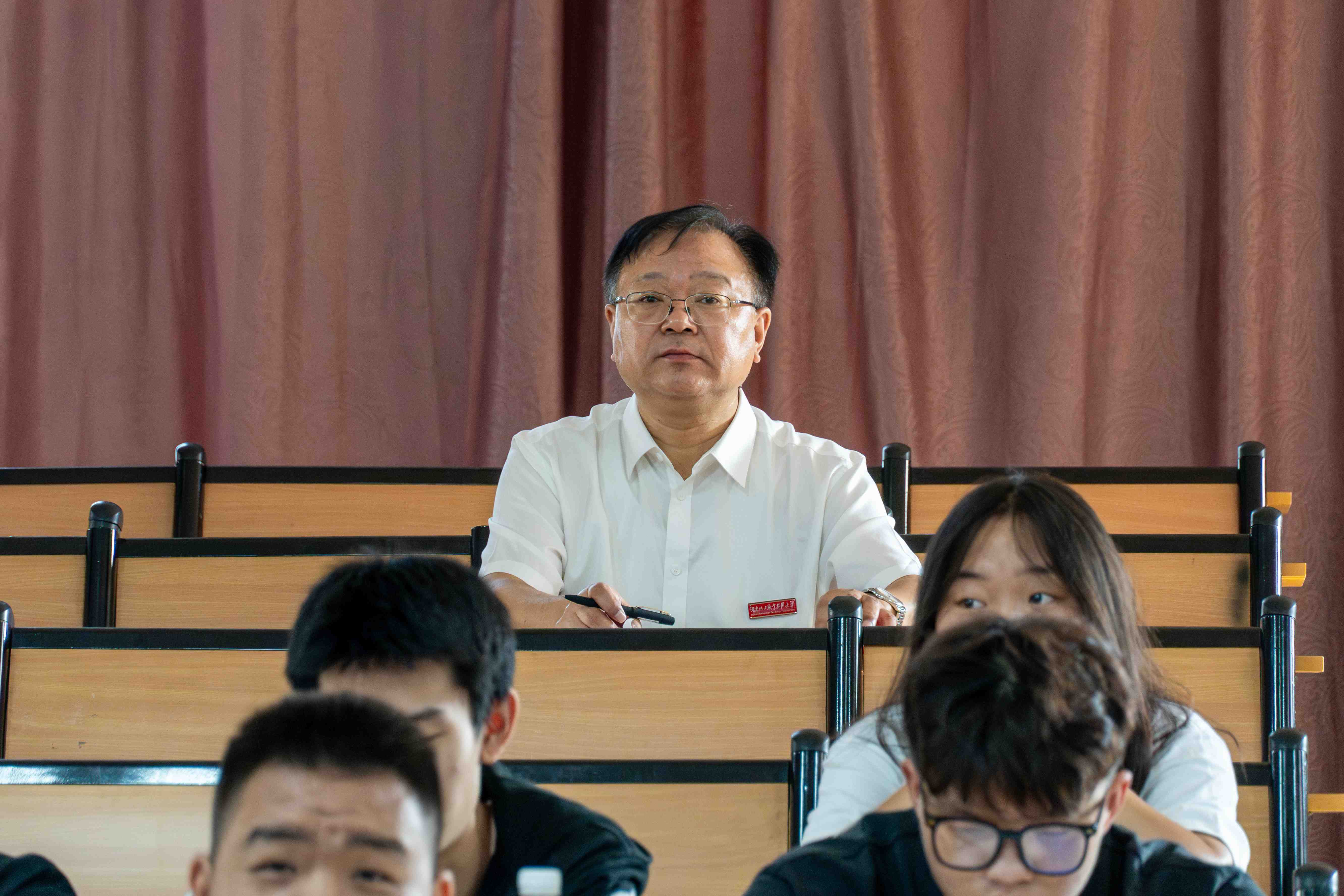 书记听课.jpg