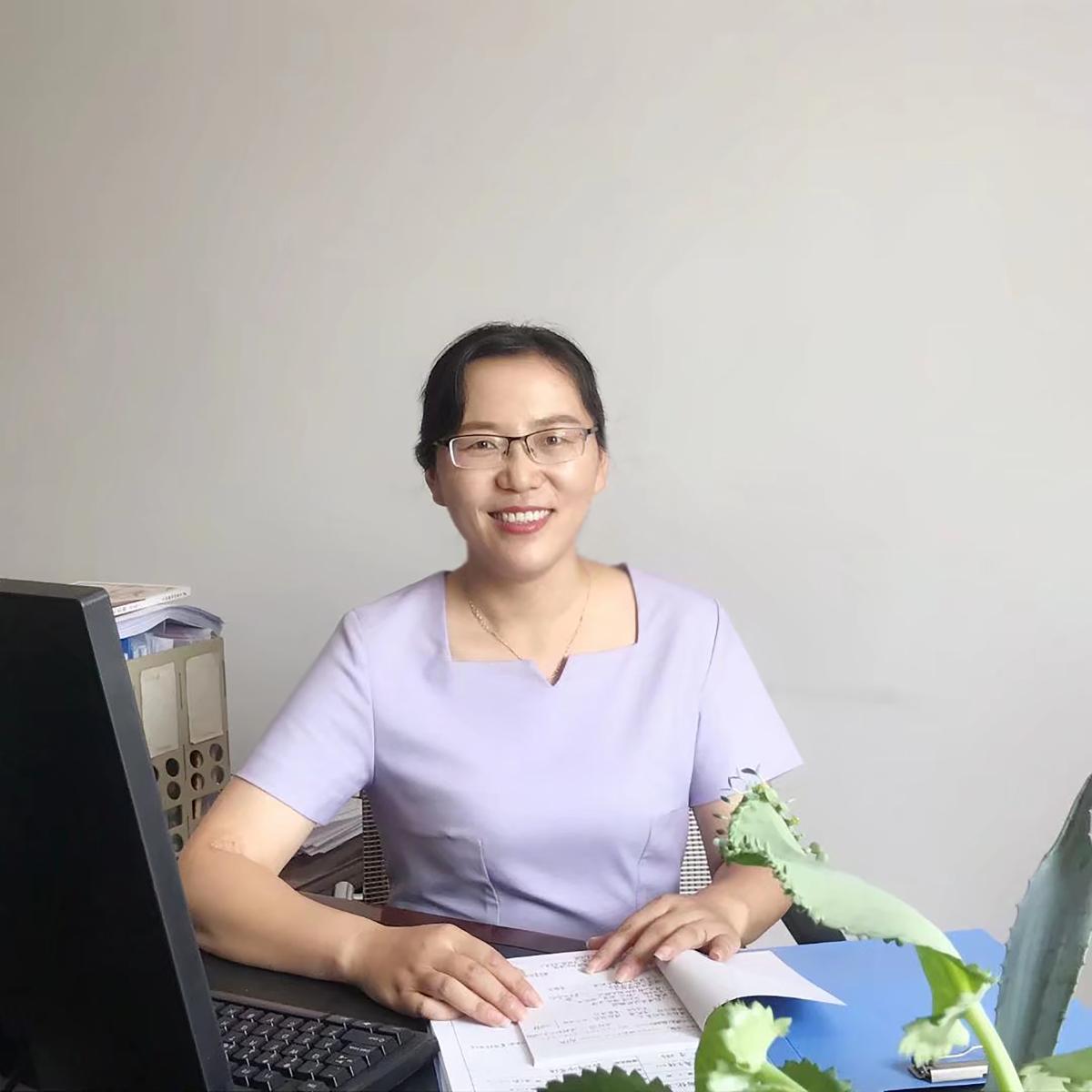 蔡丽工作照1.jpg