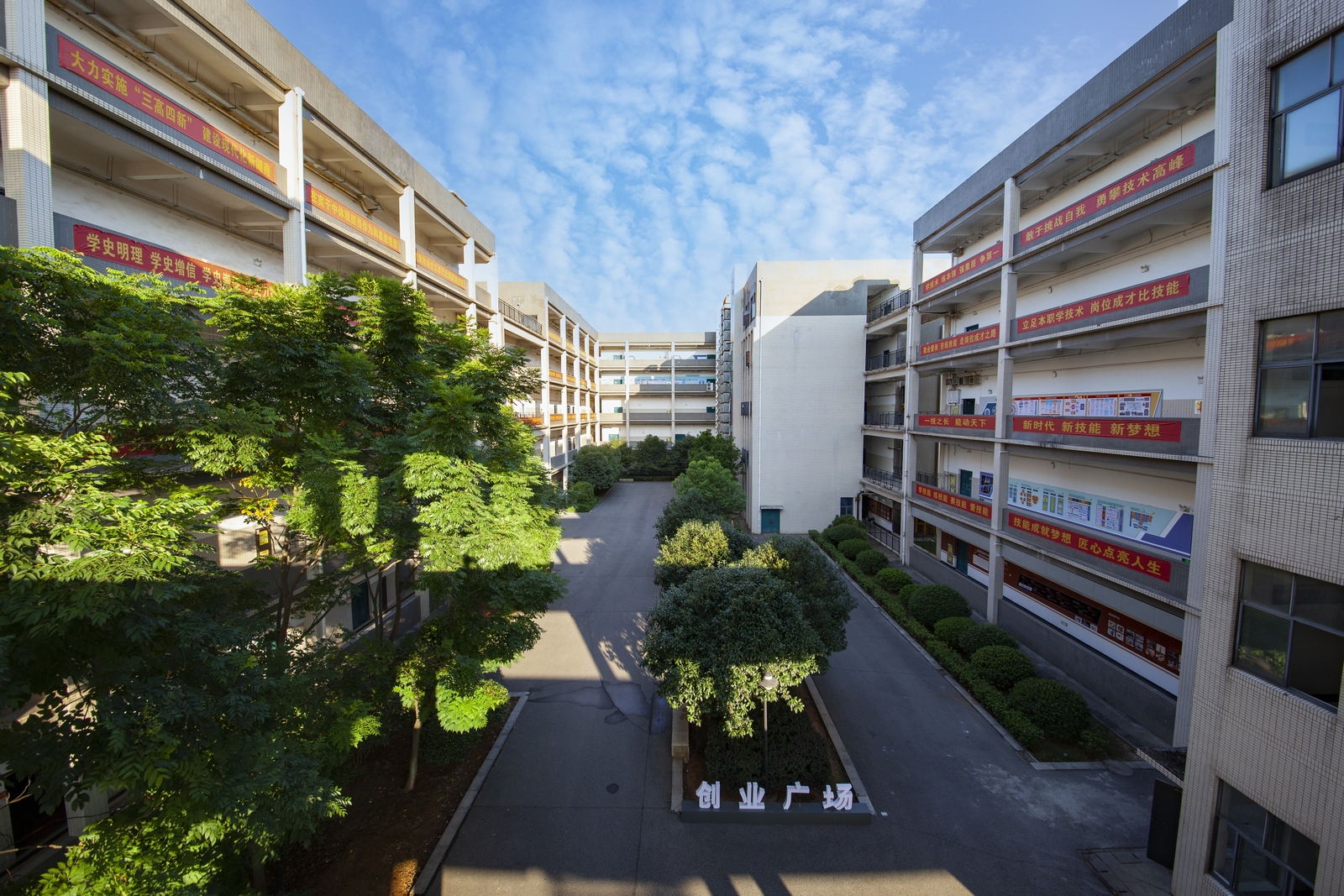 《双新引领·“三堂四能四域”新时代湘菜工匠人才培养模式创新与实践》荣获省教学成果奖特等奖
