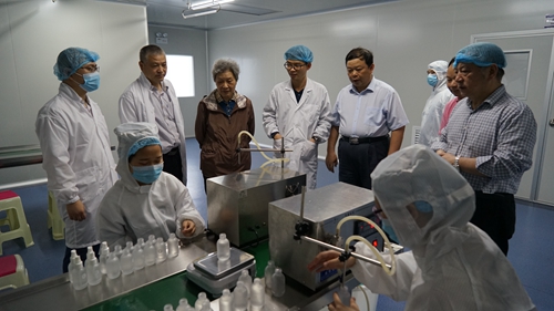 参观化妆品生产与品牌推广中心