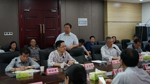 我校党委书记刘望进行工作汇报