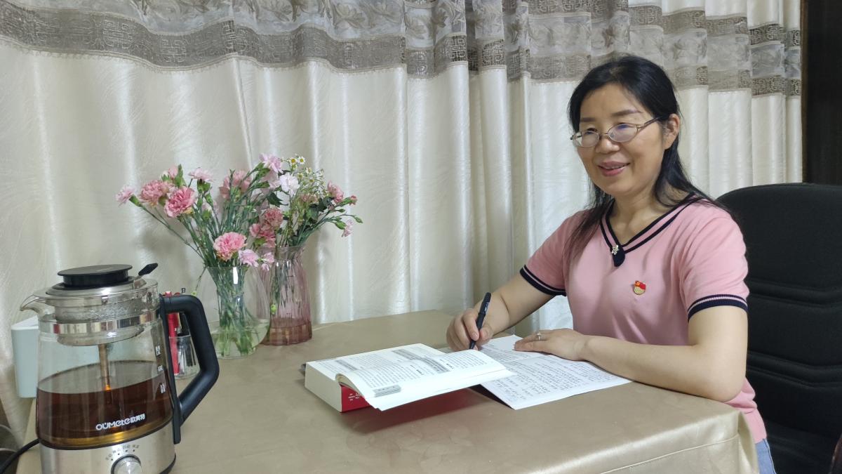 黄婉秀.jpg