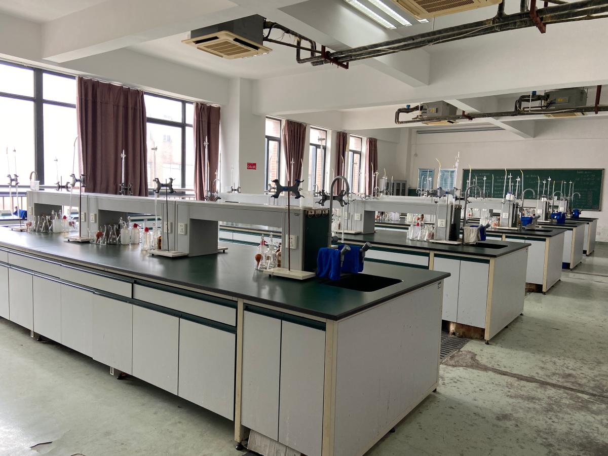 分析化学实验室.JPG