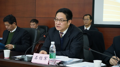 党委副书记兼副校长石绍军主持上午会议