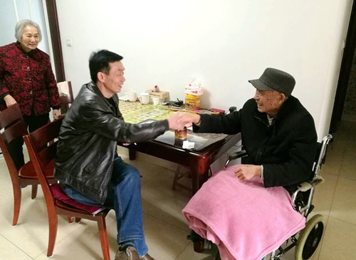 易卫国走访_副本