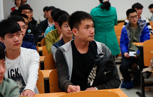 学生2