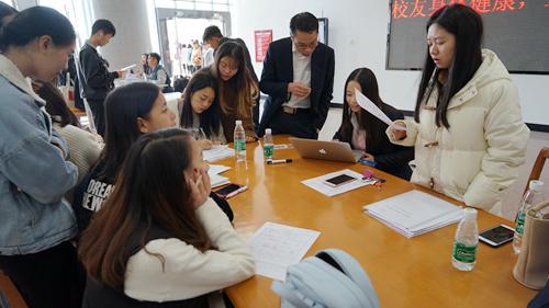 校友专场招聘会现场。