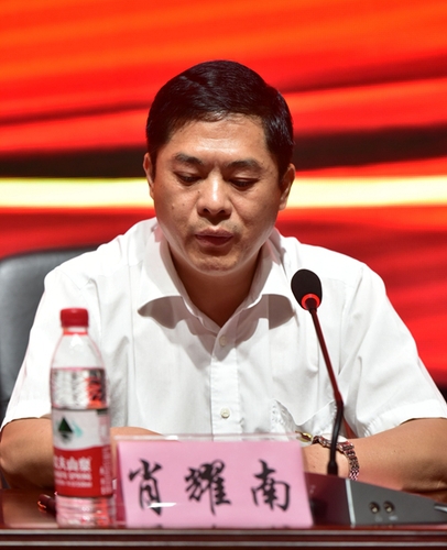 主持人