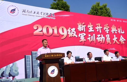 老师代表李建伟