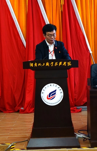易校长