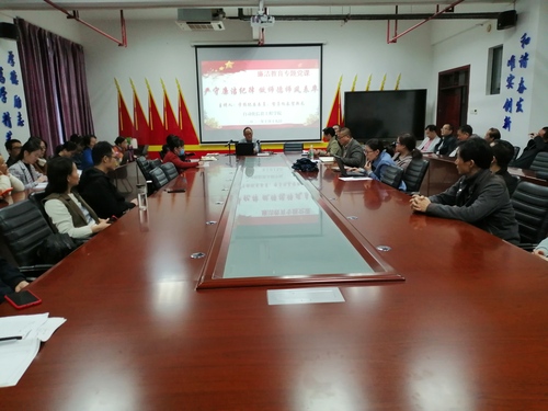 自信学院党课照片