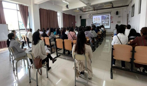 以评促教 助力教师专业成长——湖南化工职院大学英语教研室开展听课评课活动
