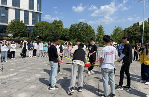 与阳光作伴 和健康同行——湖南化工职院举行第十七届“心理健康教育活动月”启动仪式