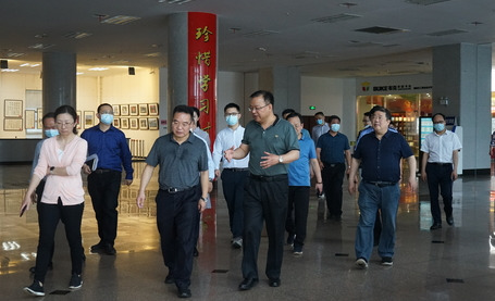 杨英杰一行到湖南化工职院督导全国文明城市创建工作