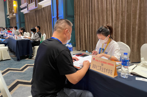 湖南化工职院参加校企合作暨应用型人才供需对接洽谈会