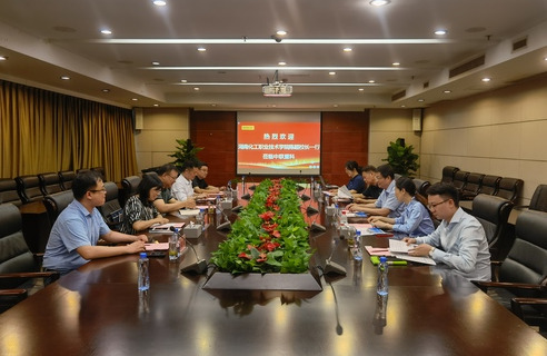 湖南化工职院校长陈超率队赴中联重科开展访企拓岗活动