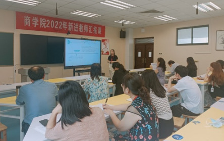 湖南化工职院商学院开展骨干教师公开示范课与新教师汇报课活动