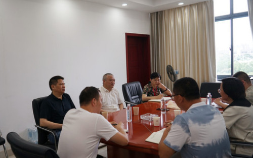 湖南化工职院党委书记王雄伟亲切看望来校进修教师