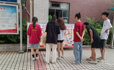 湖南化工职院商学院分党校组织开展手抄报比赛