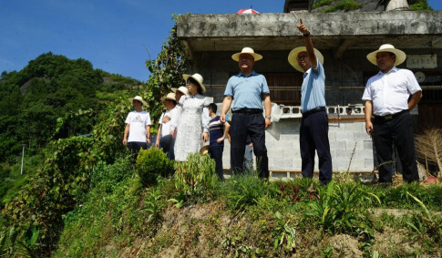 湖南化工职院党委书记陈超带队调研帮扶龙山县尖岩村
