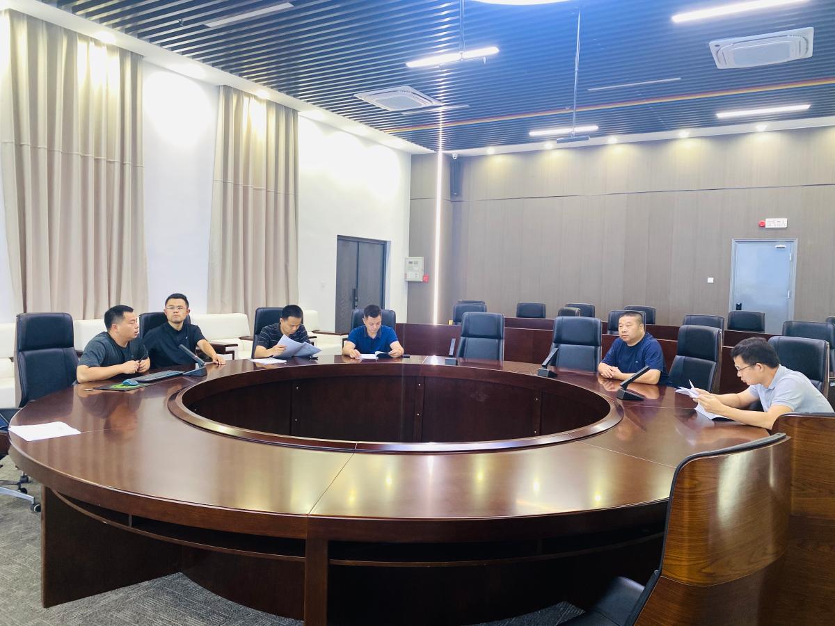 操场电子屏和音箱校外论证会.JPG