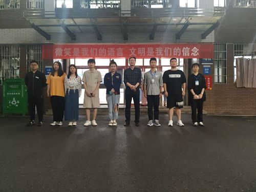领导干部进宿舍调研-4
